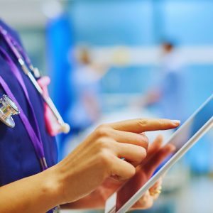 גמלת סיעוד והעסקת עובד זר בסיעוד – מדריך למשפחות