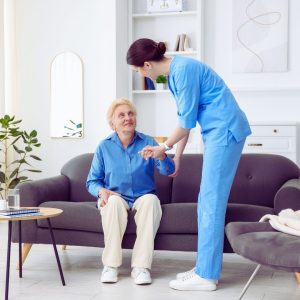 עובדים זרים בסיעוד הביתי כפתרון למצבי טרום סיעוד וסיעוד מלא