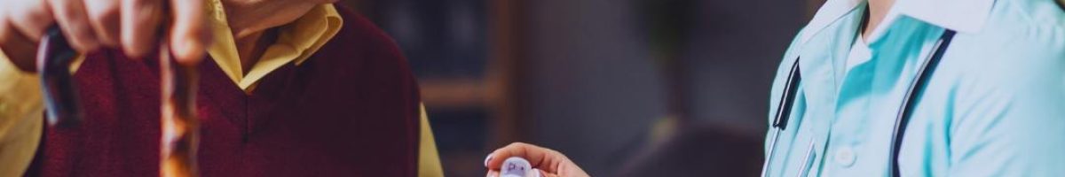 מעבר קשיש לבית עם ילדים: תמיכה סיעודית ושגרה שמכבדת את כולם